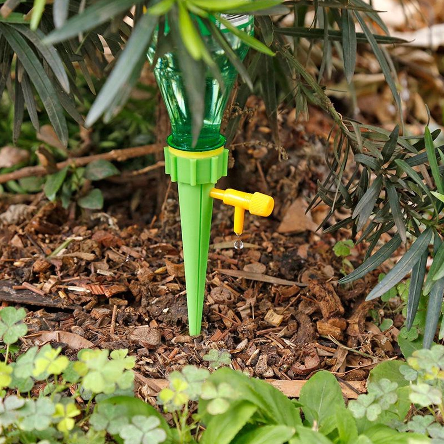 Plant Watering Spikes Sprinkler self Watering Spikes Water dripper for Plants, Adjustable Plant Watering Devices with Slow Release Control Valve Switch